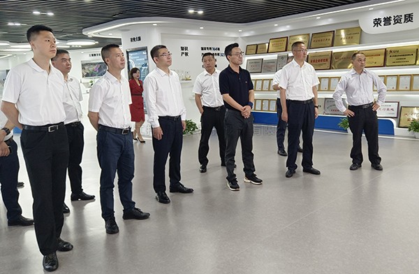 德阳市人大常委会副主任杨芳清、中江县委书记杜尚武率考察组赴托普云农考察调研