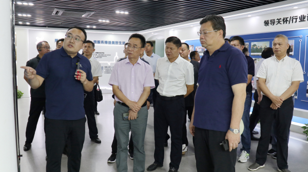 湖北省鄂州市委常委、副市长卢辉一行莅临托普云农考察调研