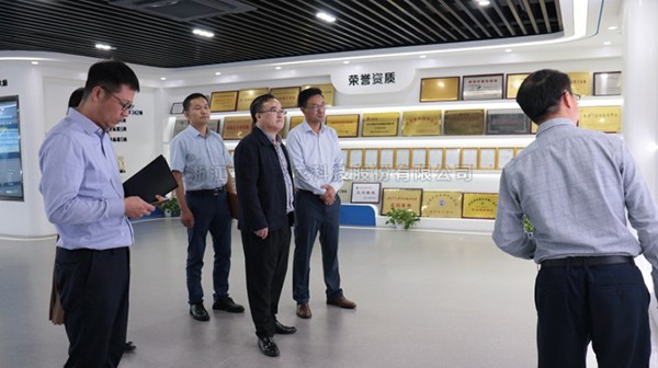 杭州市拱墅区委常委、常务副区长黄飞一行莅临托普云农考察调研