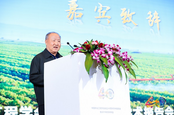 農(nóng)業(yè)部原常務(wù)副部長、中國農(nóng)業(yè)工程學會第五屆理事長劉成果