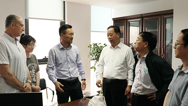 中國農(nóng)業(yè)技術(shù)推廣協(xié)會會長陳生斗、秘書長張互助蒞臨托普云農(nóng)考察參觀